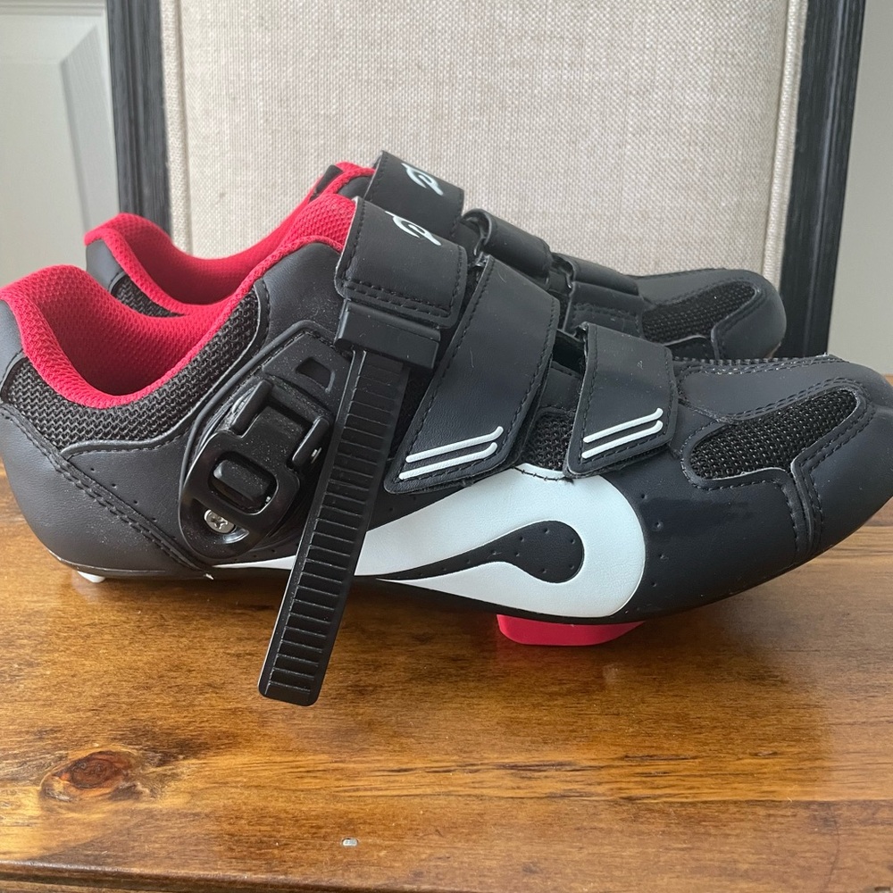 Peloton cycling shoes size 40